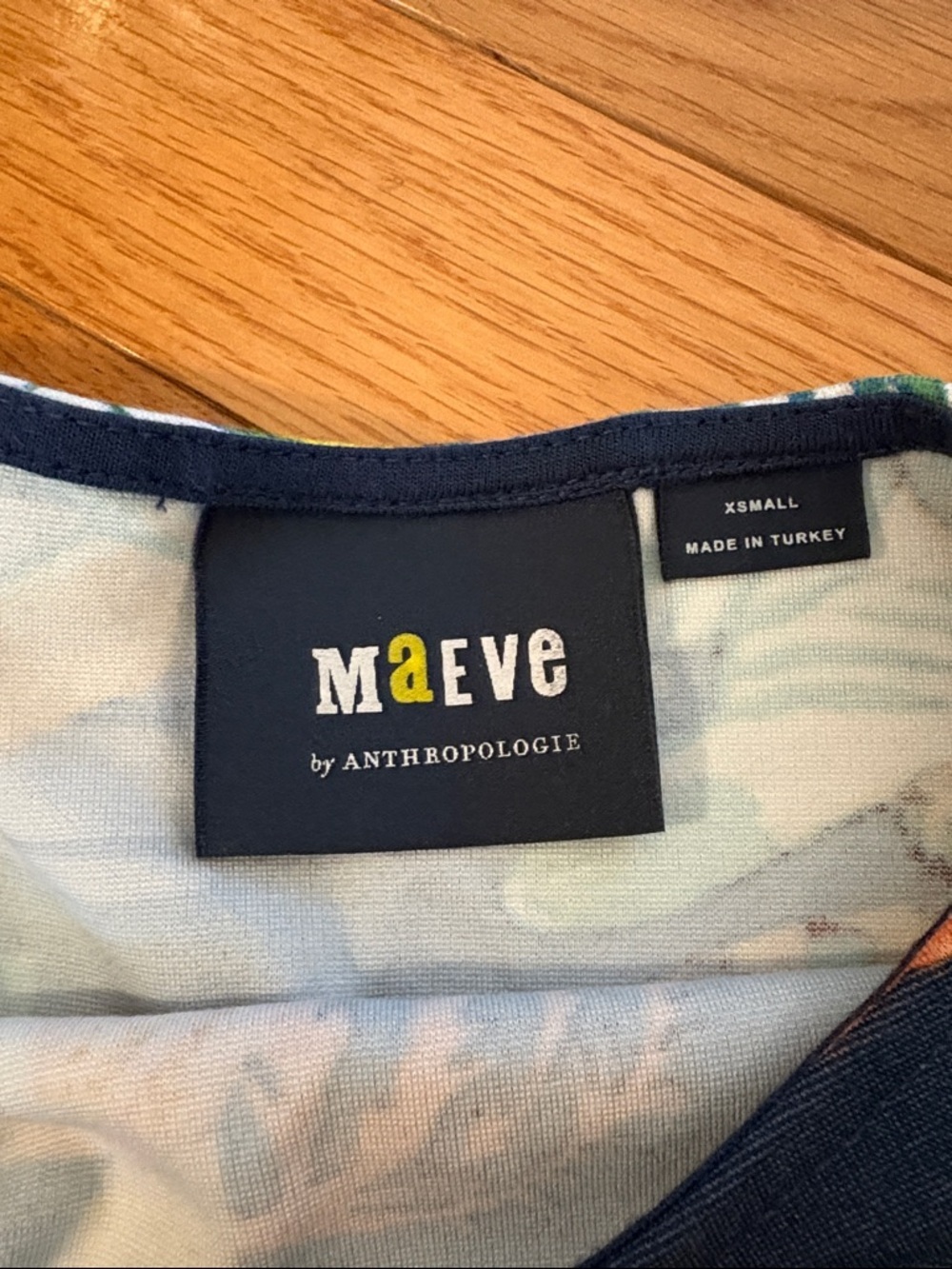 Maeve Tropical Navy Blue Multicolor Off-Shoulder Crop Top - Picture 5 of 8
